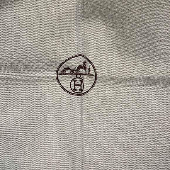 Hermes oversized dustbag W28” L20 - Picture 2 of 3